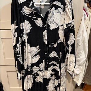 H&M Black Button-Front Floral Dress with White Print